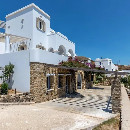 펜션 La Chapelle Est Grand In Tinos *