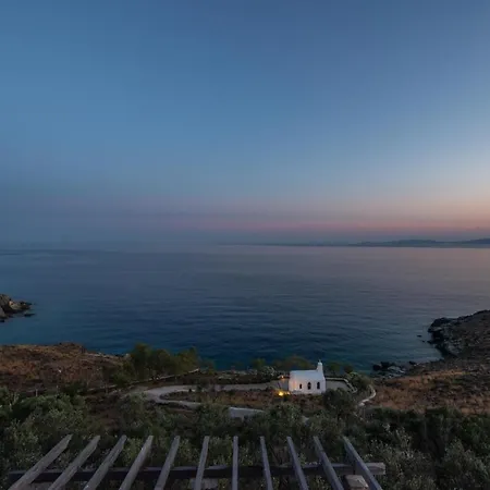 La Chapelle Est Grand In Tinos *