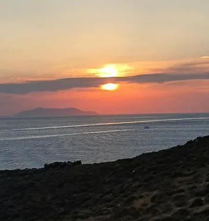 La Chapelle Est Grand In Tinos