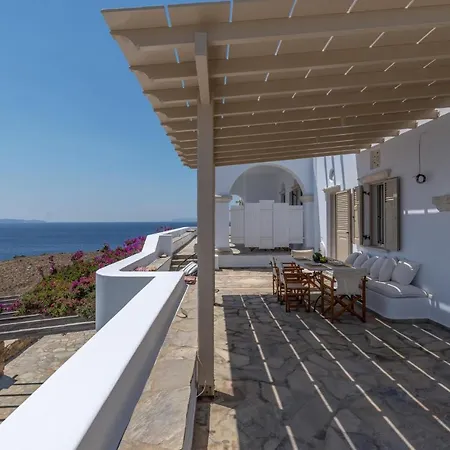 La Chapelle Est Grand In Tinos *