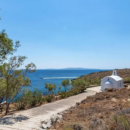 La Chapelle Est Grand In Tinos *